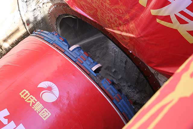 盾構機始發(fā)2.jpg