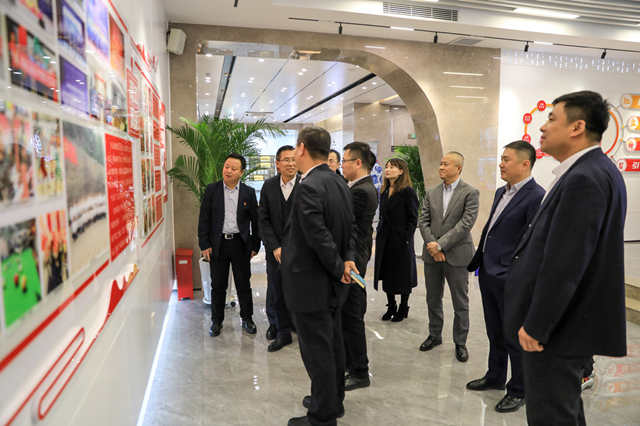 參觀建投黨建文化展廳.jpg 參觀建投黨建文化展廳.jpg